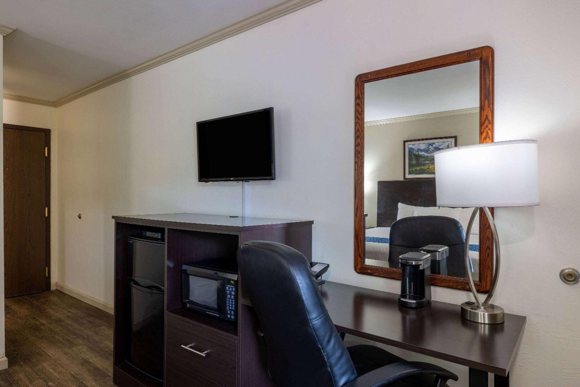 Travelodge by Wyndham Livingston Eksteriør bilde