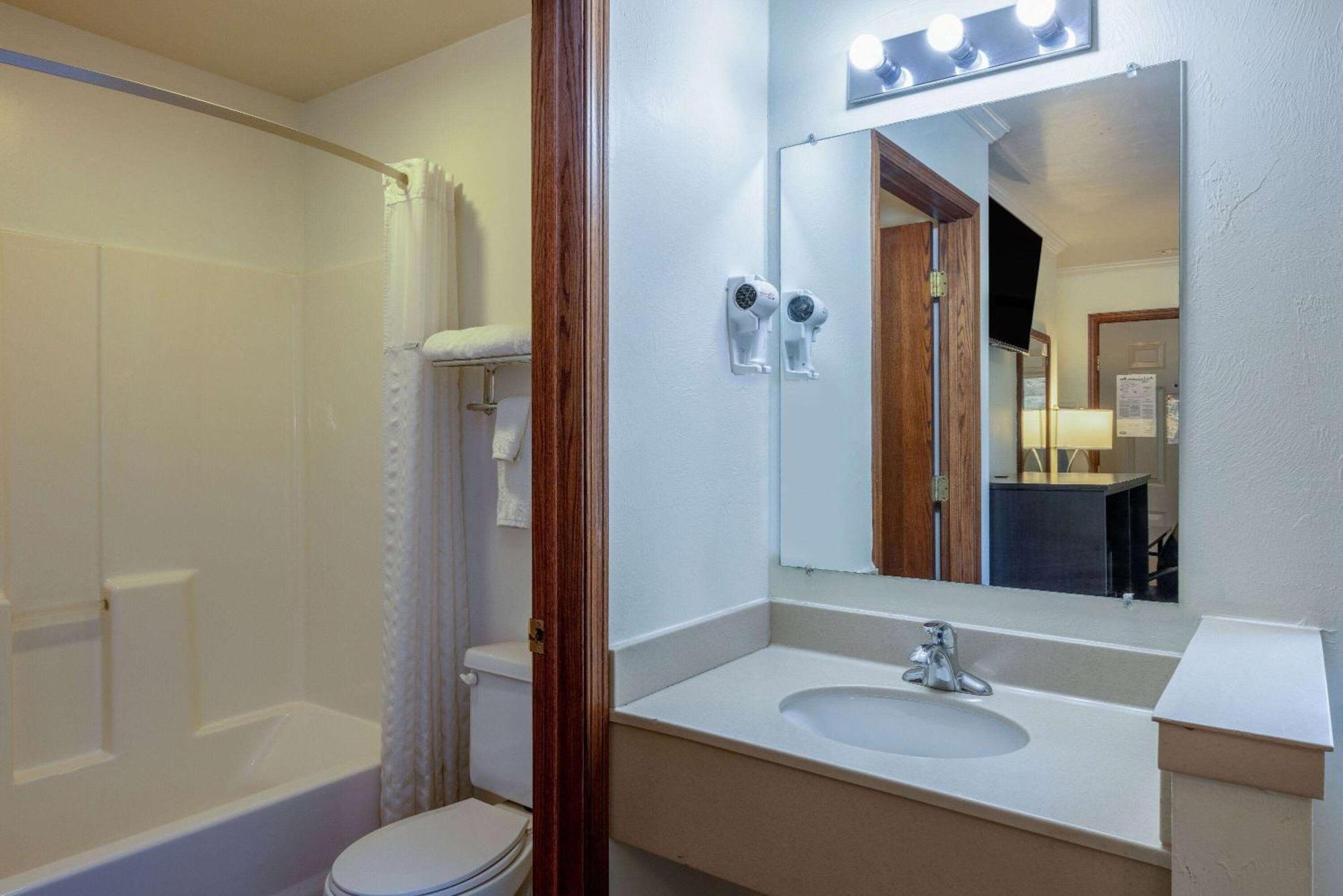Travelodge by Wyndham Livingston Eksteriør bilde